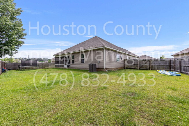 Building Photo - "Charming 3-Bedroom Home with 2 Full Baths...