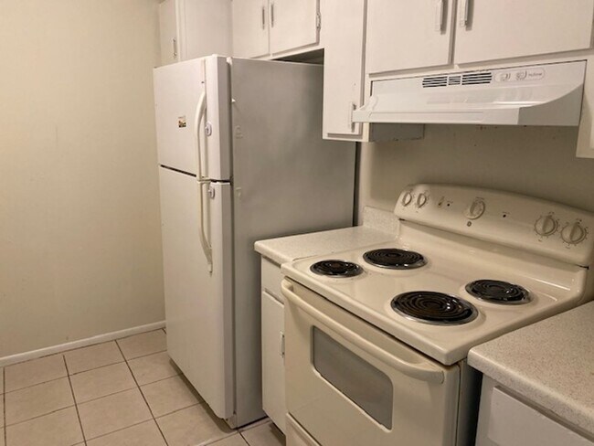 Building Photo - 310 Cherokee Ct