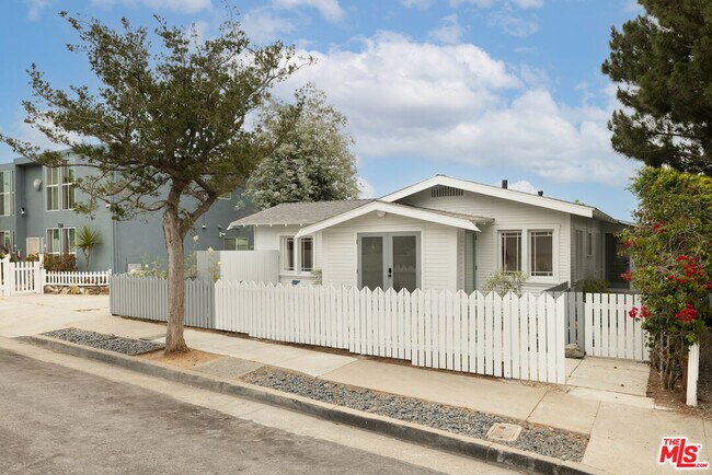 Building Photo - 734 Pier Ave