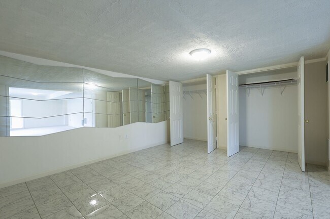 Building Photo - Beautiful 4 BR/3.5 BA Single-Family Home i...