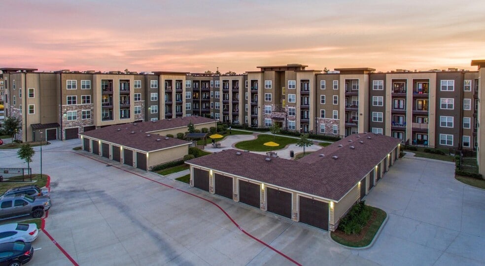 Building Photo - 13920 Mandolin Dr