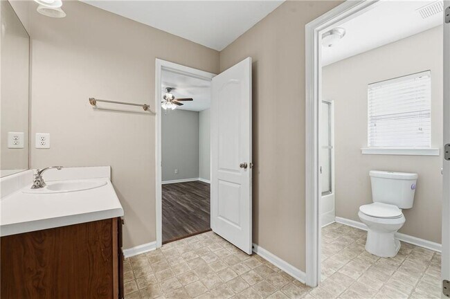 Building Photo - 1328 Avington Glen Dr SE