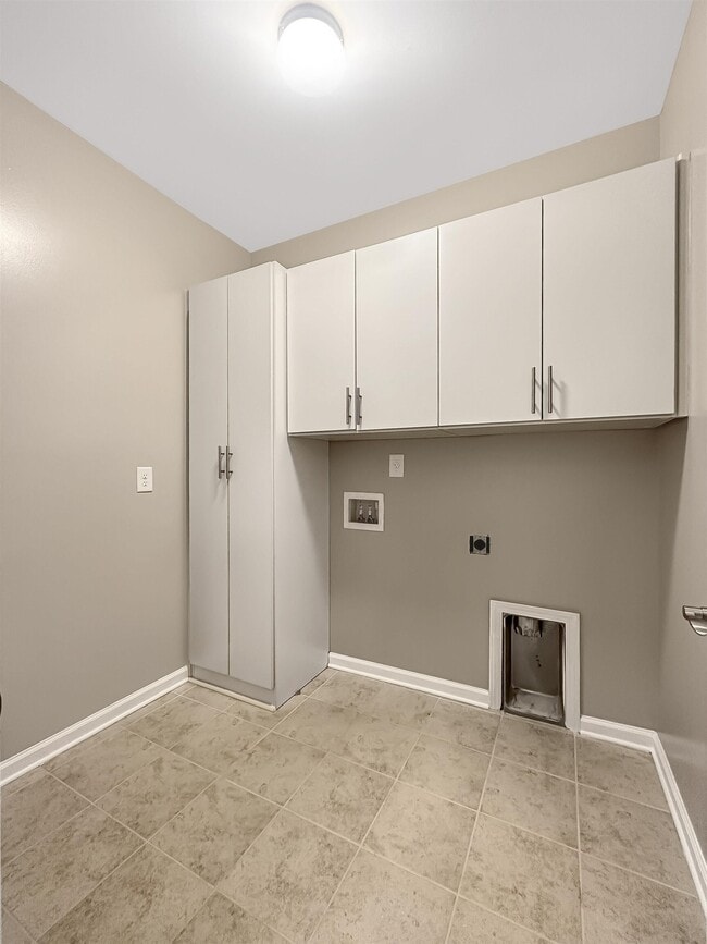 Building Photo - 813 Firefly Ct
