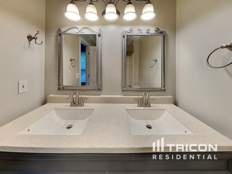 Building Photo - 4741 Jones Bridge Cir