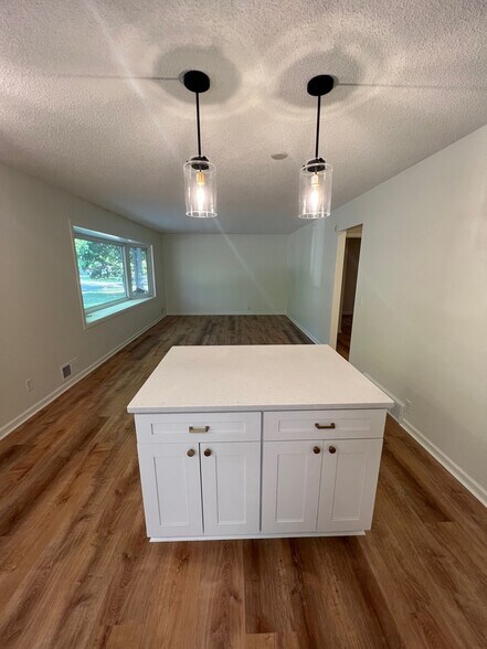 Building Photo - 50 Hackberry Hl