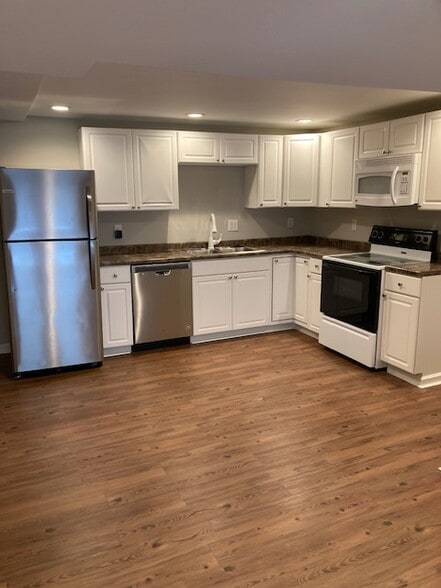 Kitchen - 259 Lisa Ln