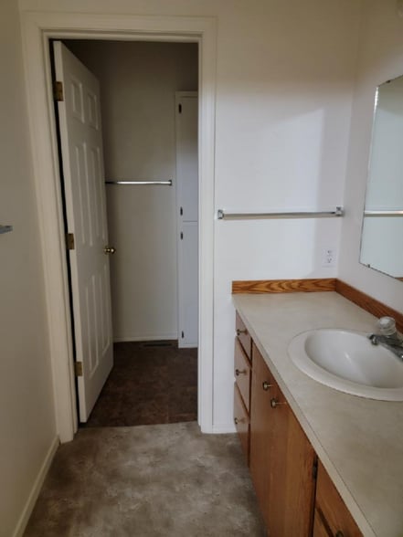 Building Photo - 620 Buckingham Dr