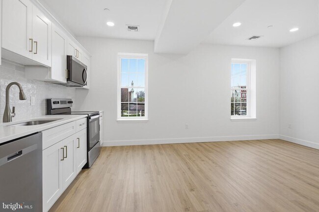 Building Photo - 100 W Front St