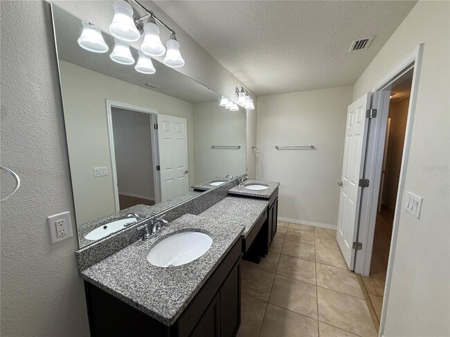 Building Photo - 9154 Hillcroft Dr