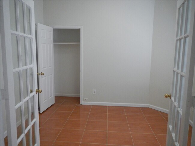 Building Photo - 1203 Foxland Chase St