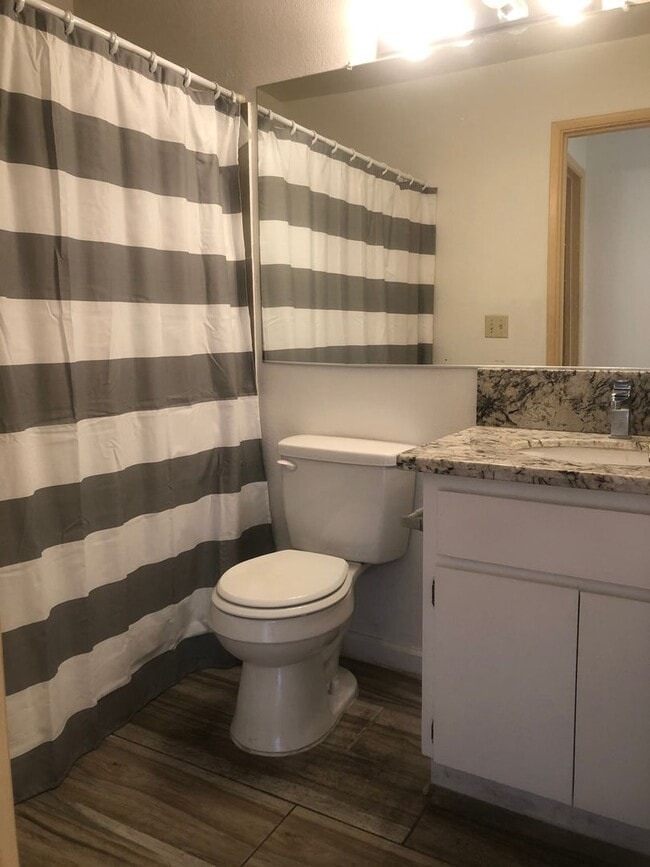 Building Photo - Back to School Two Weeks Free Rent! Darling condo in a great community with amenities