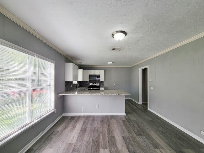 Building Photo - 2330 Cedar Dr