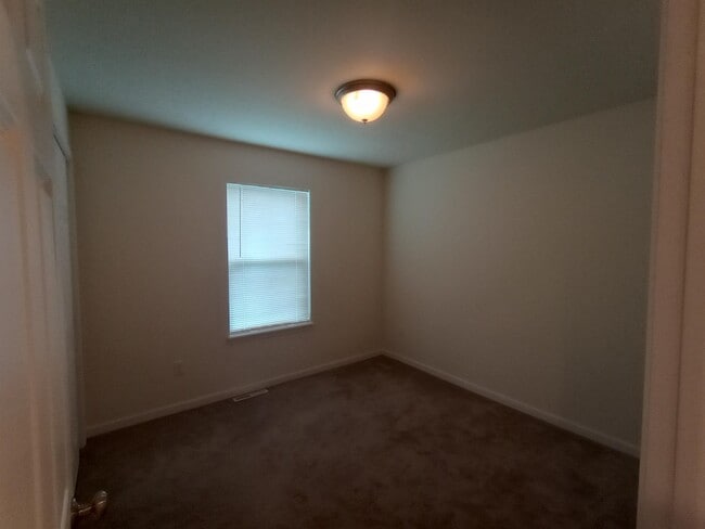 Building Photo - 1429 E Pinecrest Ln
