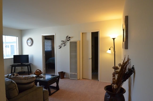 Building Photo - The Huntington Apartments
