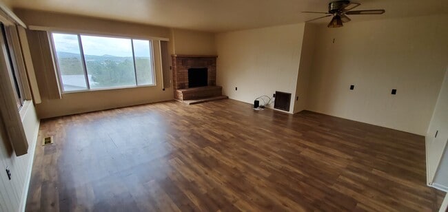 Building Photo - 770 Eastwood Dr