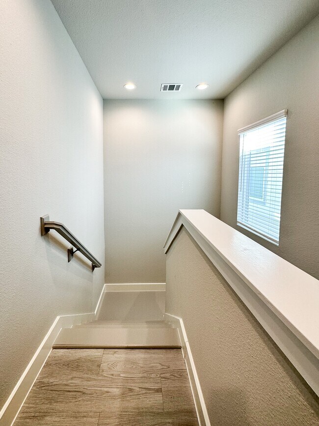 Building Photo - 9007 Lonestar Creekbend Ln