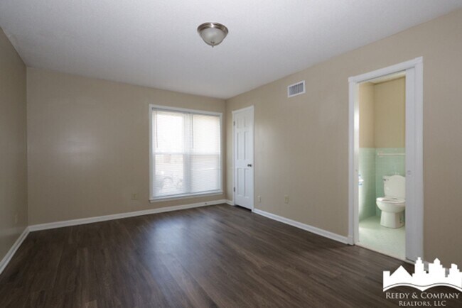 Building Photo - 5853 Fox Lair Ave