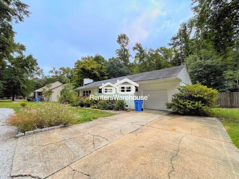 Building Photo - 421 Fernwood Farms Rd