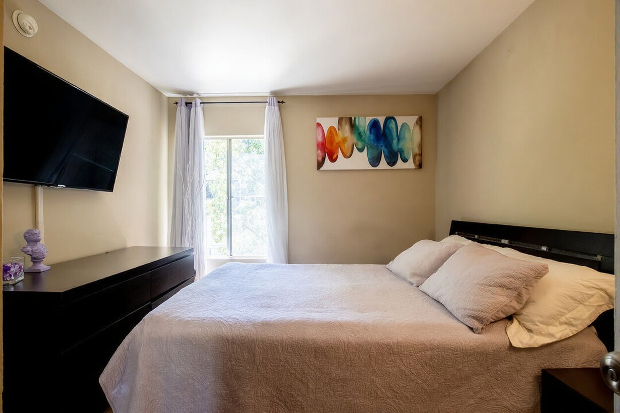 Building Photo - 18350 Hatteras St