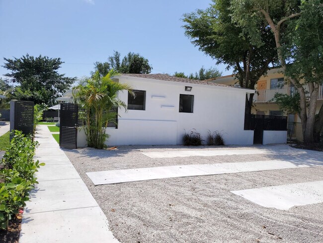 Building Photo - 740 SW 9th St