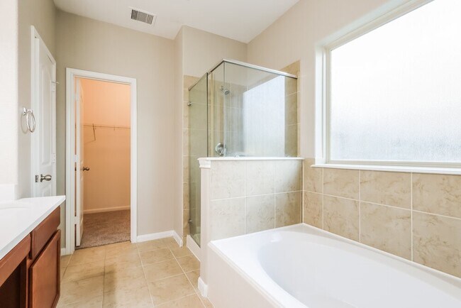 Building Photo - 3015 Rose Trace Dr