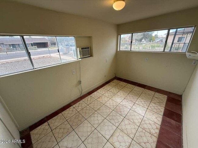 Building Photo - 1365 E 20th St