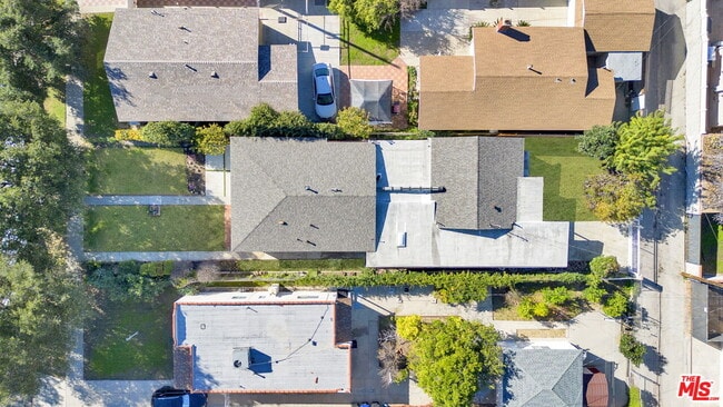 Building Photo - 1213 Thompson Ave