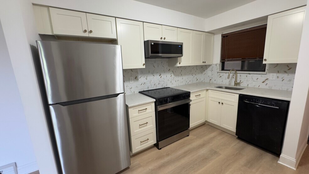 Brand new kitchen - 5 Evergreen Dr
