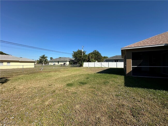 Building Photo - 1405 SW 10th St