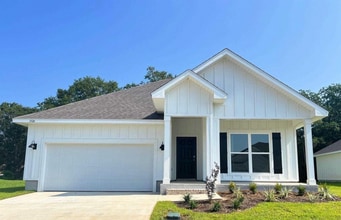 Building Photo - Beautiful 4-Bedroom Home - Open Floor Plan