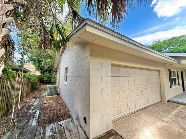 Building Photo - 2810 Flowertree Rd