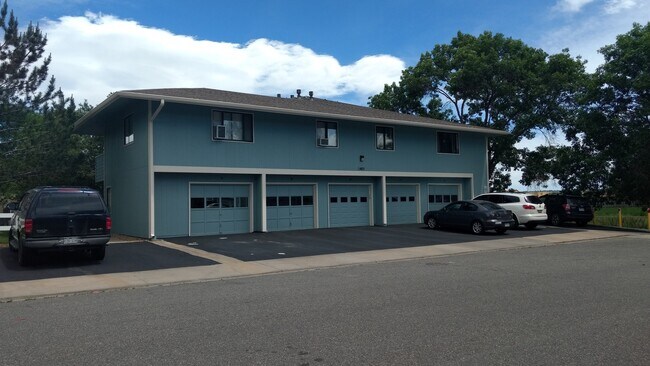 Building Photo - AMAZING LOCATION 2 Bed 1 Bath Townhouse in...