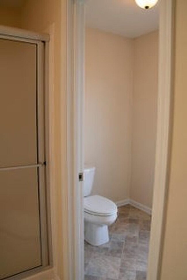 Building Photo - 514 Winding Bluff Way