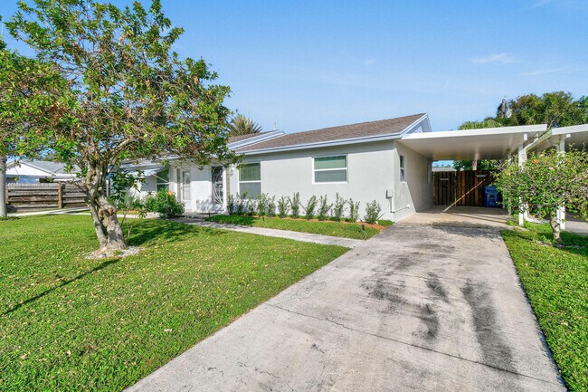 Building Photo - 1004 Stillwater Dr