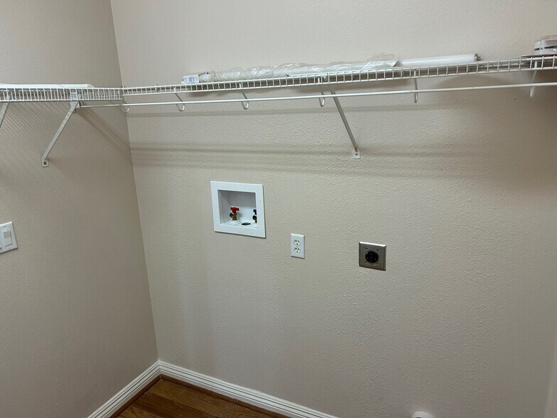 Building Photo - 8008 Hazeltine Ln