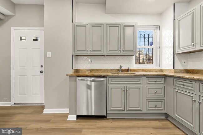 Building Photo - 1033 5th St NE