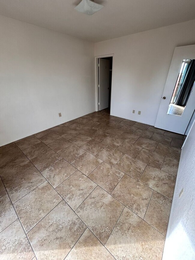 Building Photo - 2 bedroom 1 bath unit with laundry room, enclosed yard and carport.