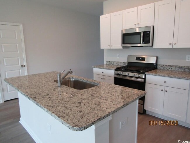 Building Photo - 905 Vernal Pl