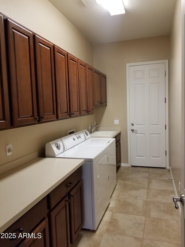 Building Photo - 26824 W Potter Dr