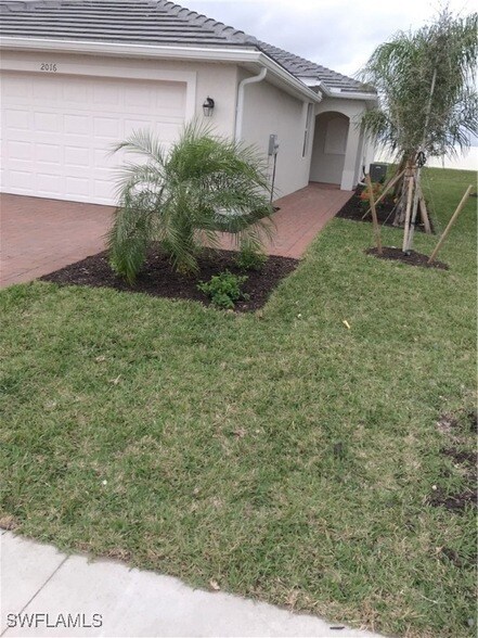 Building Photo - 2016 Vermont Ln