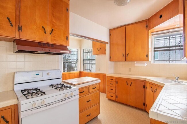 Building Photo - 4682 Altadena Ave.