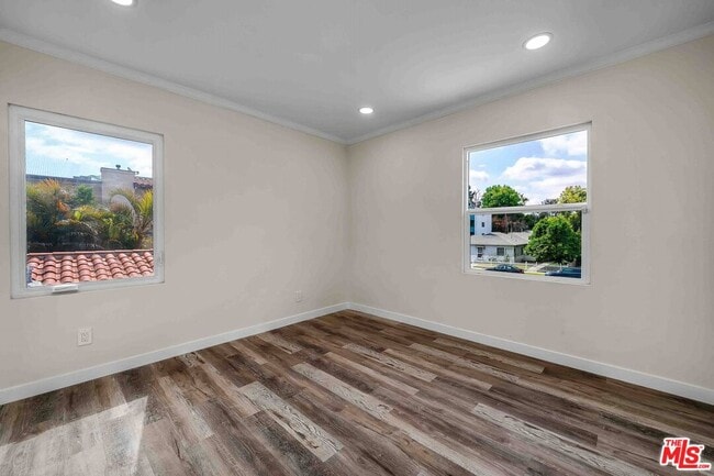Building Photo - 11575 Riverside Dr