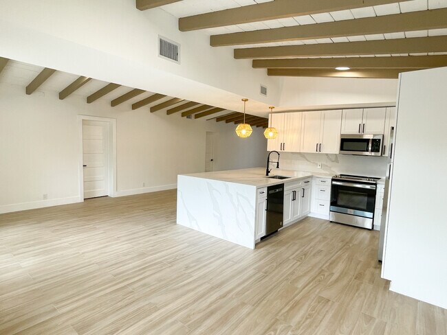 Building Photo - 1523 SW 19th Ave