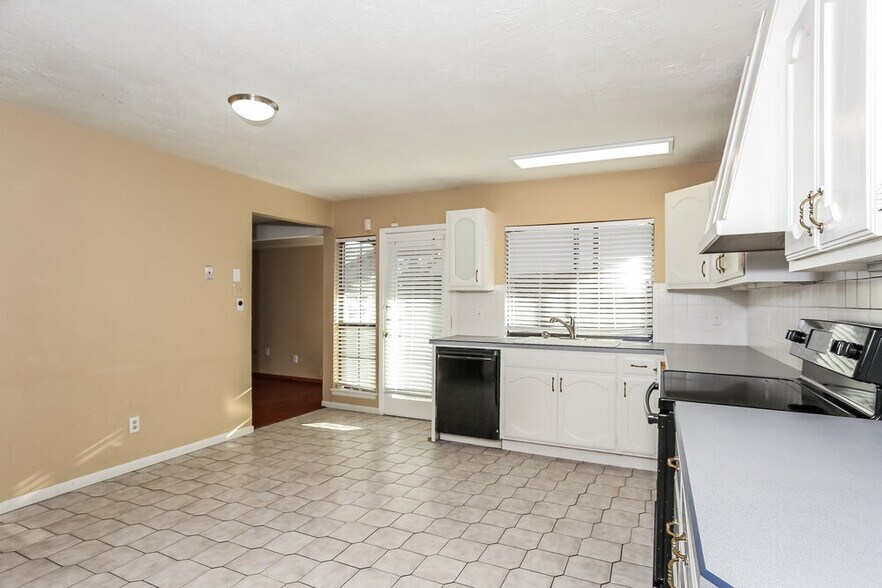 Building Photo - 1913 Sandra Ln