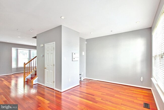 Building Photo - 9902 Woodview Dr