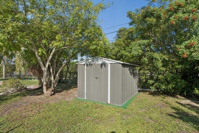 Building Photo - 4971 Ataman St