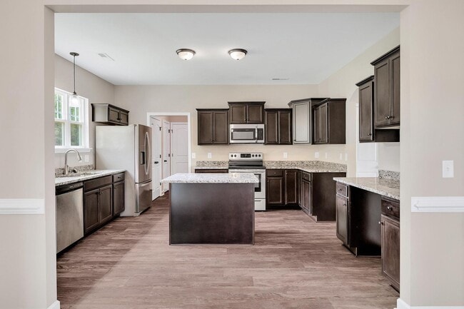 Building Photo - 3 Bedroom with BONUS in Swansboro HS District!