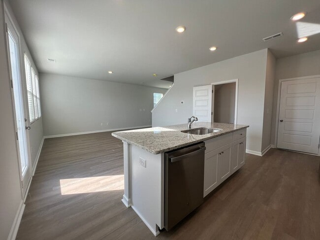 Building Photo - Surfside Beach - 3 bedroom / 2.5 Bathroom Home