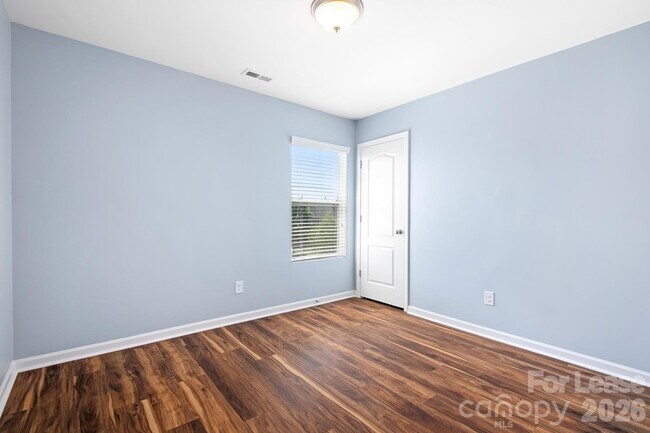 Building Photo - 2059 Blue Iris Dr
