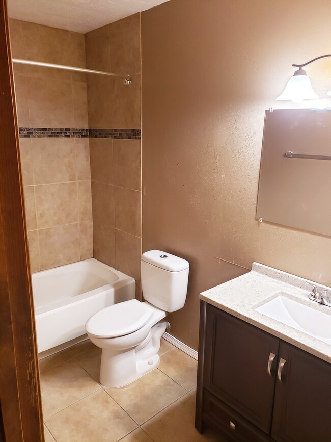 Building Photo - 3 BR 2 BA Home  nearJuan Tabo and 1-40. Showing Monday 6/15
